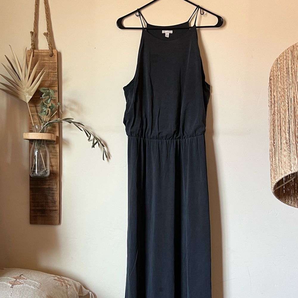 Maxi dress, with a racer neck cut. A blue/grey color. Thick lined.